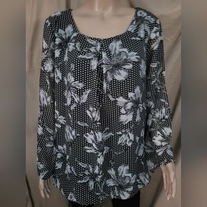 Large Womens Longsleeve Pullover Top.by Apt.9 (Black &white/lining)